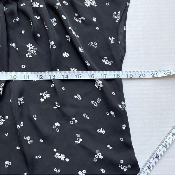 LC Lauren Conrad floral sleeveless blouse size small - Picture 9 of 9